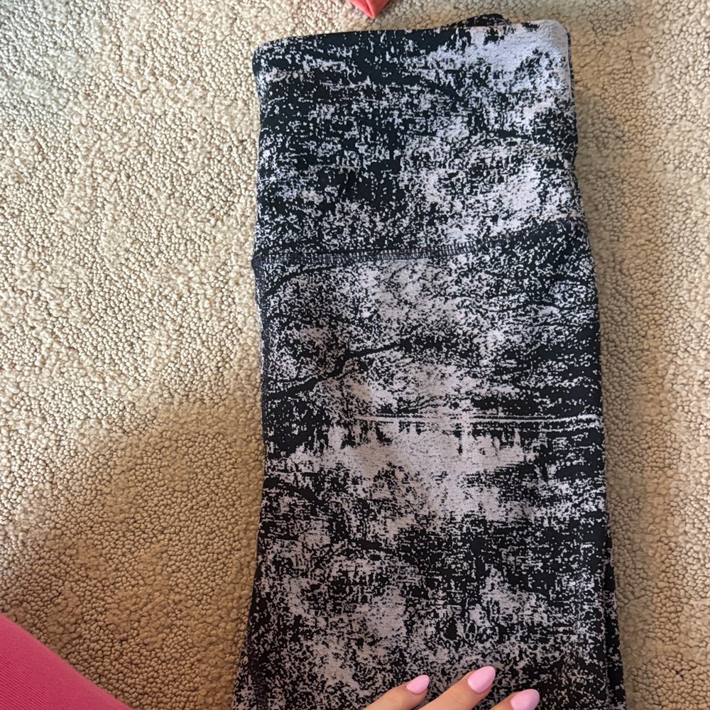 Athleta Black and Gray Patterned Leggings size small